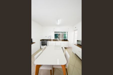 Casa à venda com 380m², 5 quartos e 4 vagas Casa à venda com 380m², 5 quartos e 4 vagasCozinha