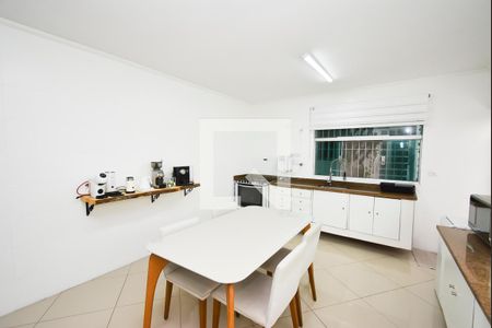 Casa à venda com 380m², 5 quartos e 4 vagas Casa à venda com 380m², 5 quartos e 4 vagasCozinha