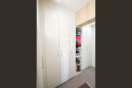 Casa à venda com 380m², 5 quartos e 4 vagas Casa à venda com 380m², 5 quartos e 4 vagasCloset da Suíte 1