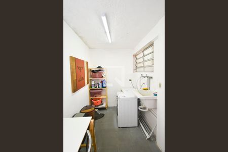 Casa à venda com 380m², 5 quartos e 4 vagas Casa à venda com 380m², 5 quartos e 4 vagasLavanderia