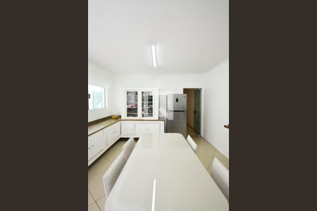 Casa à venda com 380m², 5 quartos e 4 vagas Casa à venda com 380m², 5 quartos e 4 vagasCozinha