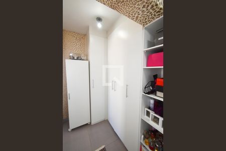 Casa à venda com 380m², 5 quartos e 4 vagas Casa à venda com 380m², 5 quartos e 4 vagasCloset da Suíte 1
