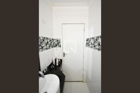 Casa à venda com 380m², 5 quartos e 4 vagas Casa à venda com 380m², 5 quartos e 4 vagasBanheiro Corredor