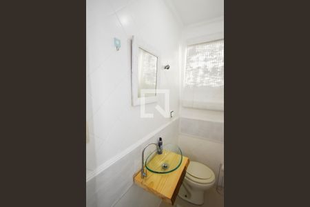 Casa à venda com 380m², 5 quartos e 4 vagas Casa à venda com 380m², 5 quartos e 4 vagasLavabo