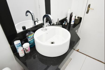 Casa à venda com 380m², 5 quartos e 4 vagas Casa à venda com 380m², 5 quartos e 4 vagasBanheiro Corredor