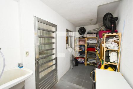 Casa à venda com 380m², 5 quartos e 4 vagas Casa à venda com 380m², 5 quartos e 4 vagasLavanderia