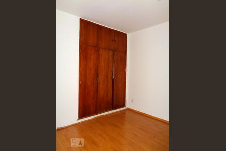 Casa à venda com 240m², 3 quartos e 8 vagas Casa à venda com 240m², 3 quartos e 8 vagasQuarto 2