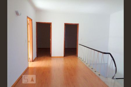 Casa à venda com 240m², 3 quartos e 8 vagas Casa à venda com 240m², 3 quartos e 8 vagasHall do Quartos