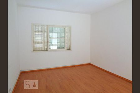 Casa à venda com 240m², 3 quartos e 8 vagas Casa à venda com 240m², 3 quartos e 8 vagasSuíte