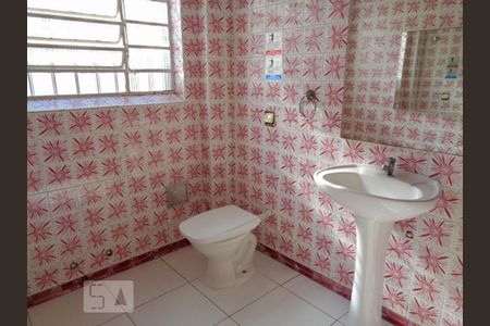 Casa à venda com 240m², 3 quartos e 8 vagas Casa à venda com 240m², 3 quartos e 8 vagasBanheiro