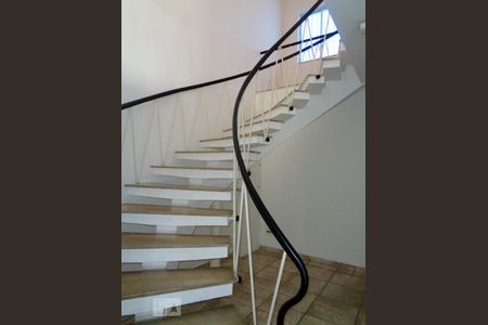 Escada de casa à venda com 3 quartos, 240m² em Água Branca, São Paulo