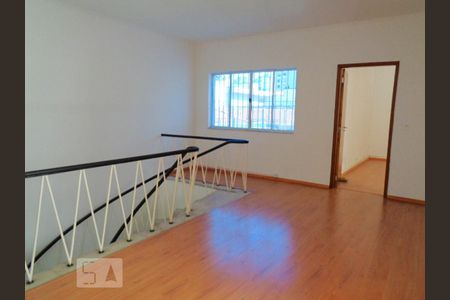 Casa à venda com 240m², 3 quartos e 8 vagas Casa à venda com 240m², 3 quartos e 8 vagasHall do Quartos