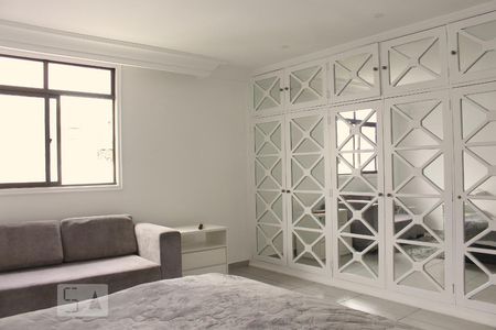 Apartamento à venda com 436m², 4 quartos e 2 vagasQuarto 02 - Suíte