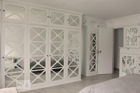 Apartamento à venda com 436m², 4 quartos e 2 vagasQuarto 02 - Suíte