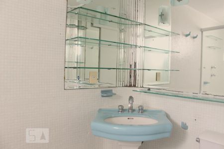 Apartamento à venda com 436m², 4 quartos e 2 vagasBanheiro do Quarto 02