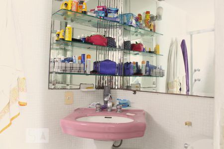 Apartamento à venda com 436m², 4 quartos e 2 vagasBanheiro do Quarto 01