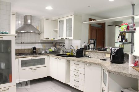 Apartamento à venda com 436m², 4 quartos e 2 vagasCozinha