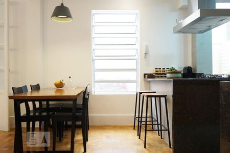 Sala / Cozinha de apartamento para alugar com 2 quartos, 116m² em Vila Buarque, São Paulo