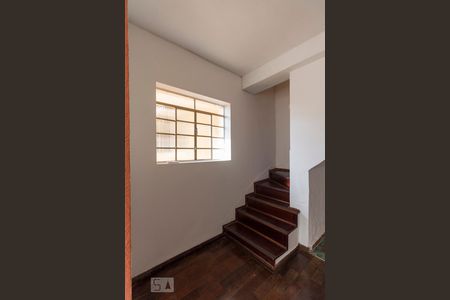 Casa à venda com 200m², 4 quartos e 1 vagaEscada