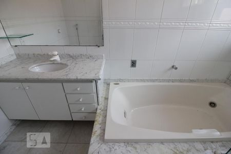 Casa à venda com 350m², 4 quartos e 5 vagasBanheira