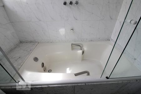 Casa à venda com 350m², 4 quartos e 5 vagasBanheira