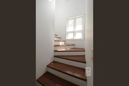 Casa à venda com 350m², 4 quartos e 5 vagasEscadas