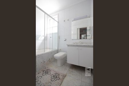 Casa à venda com 350m², 4 quartos e 5 vagasBanheiro da suíte 3