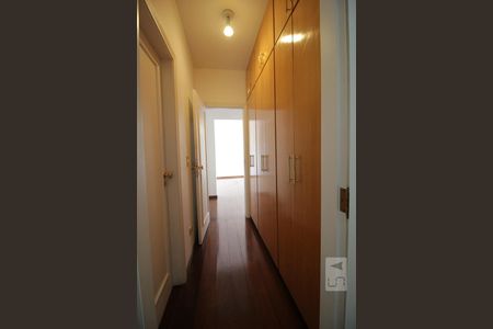 Casa à venda com 350m², 4 quartos e 5 vagasCloset