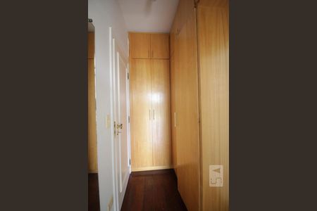 Casa à venda com 350m², 4 quartos e 5 vagasCloset