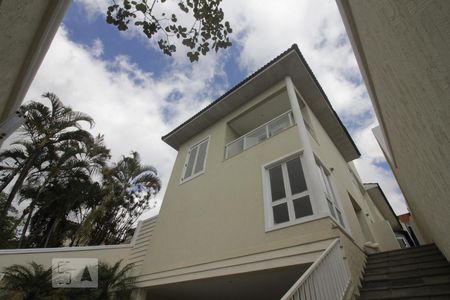 Casa à venda com 350m², 4 quartos e 5 vagasFachada