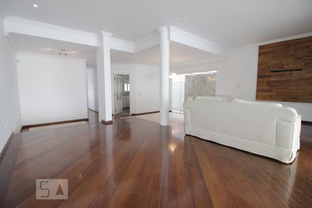 Sala de casa à venda com 4 quartos, 350m² em Jardim Leonor, São Paulo