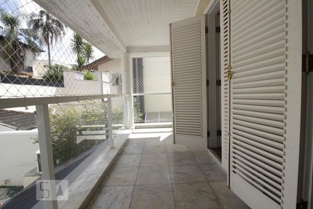 Casa à venda com 350m², 4 quartos e 5 vagasVaranda