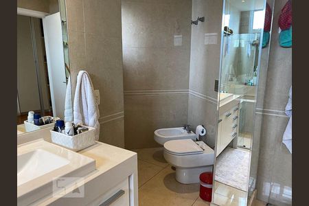 Apartamento para alugar com 337m², 4 quartos e 5 vagasBanheiro Suíte 4