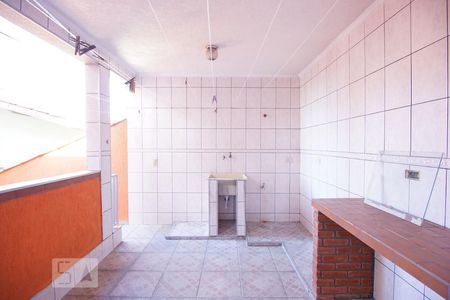Casa à venda com 100m², 3 quartos e 2 vagasFundos - Área de serviço