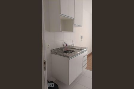 Cozinha de kitnet/studio para alugar com 1 quarto, 28m² em Liberdade, São Paulo