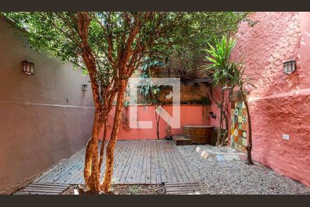 Casa à venda com 230m², 3 quartos e sem vagaQuintal