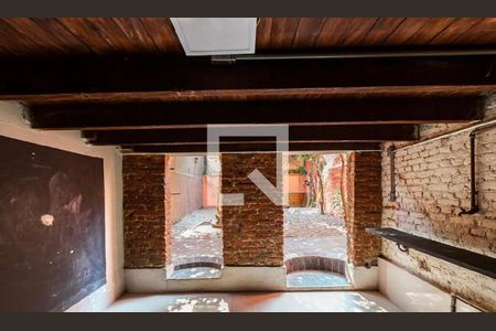 Casa à venda com 230m², 3 quartos e sem vagaPorão