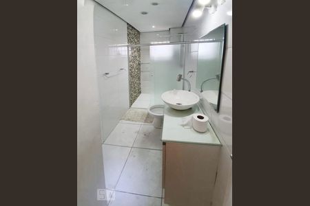 Banheiro de casa para alugar com 2 quartos, 55m² em Barra Funda, São Paulo