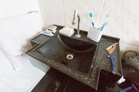 Casa à venda com 320m², 3 quartos e 4 vagasBanheiro 2