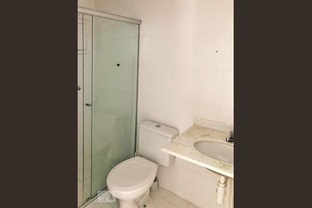 Banheiro de apartamento para alugar com 2 quartos, 48m² em Jardim Itu Sabará, Porto Alegre