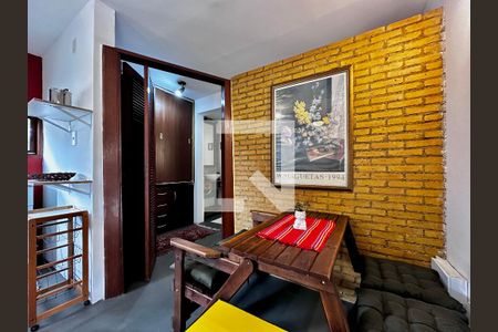 Sala de casa de condomínio para alugar com 1 quarto, 94m² em Vila Elvira, São Paulo