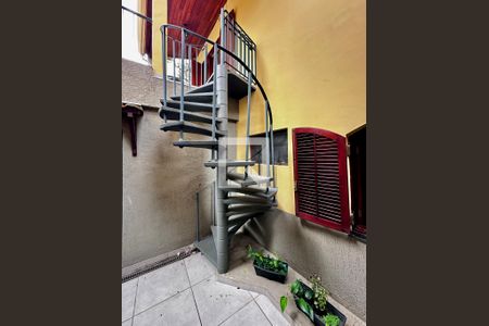 Casa de condomínio para alugar com 94m², 1 quarto e sem vagaEscadas Entrada Casa