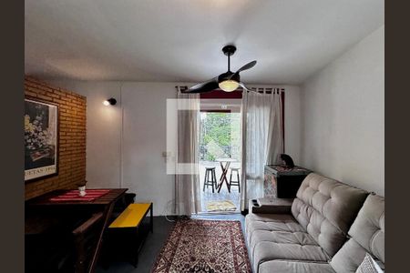 Sala de casa de condomínio para alugar com 1 quarto, 94m² em Vila Elvira, São Paulo