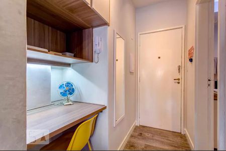 Corredor de kitnet/studio para alugar com 1 quarto, 28m² em República, São Paulo