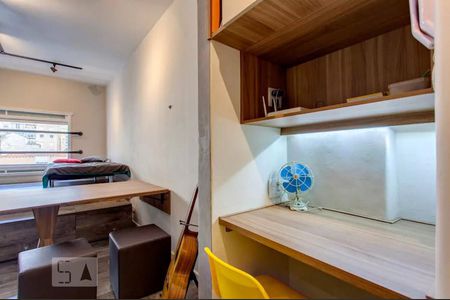 Corredor de kitnet/studio para alugar com 1 quarto, 28m² em República, São Paulo