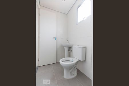 Banheiro Social de kitnet/studio para alugar com 1 quarto, 24m² em Vila Santa Catarina, São Paulo