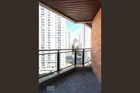 Apartamento à venda com 200m², 3 quartos e 3 vagas Apartamento à venda com 200m², 3 quartos e 3 vagasVaranda da suíte 1