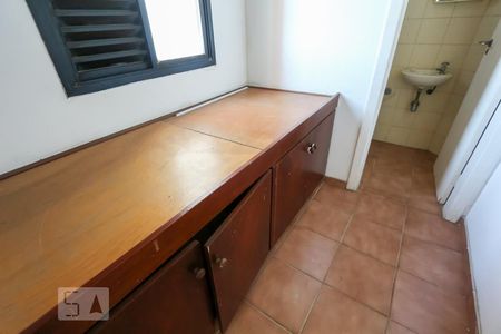 Apartamento à venda com 200m², 3 quartos e 3 vagas Apartamento à venda com 200m², 3 quartos e 3 vagasQuarto de serviço