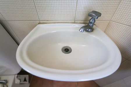 Apartamento à venda com 200m², 3 quartos e 3 vagas Apartamento à venda com 200m², 3 quartos e 3 vagasBanheiro de serviço - Pia