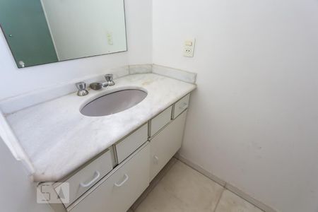 Apartamento à venda com 200m², 3 quartos e 3 vagas Apartamento à venda com 200m², 3 quartos e 3 vagasBanheiro da suíte 2 - Pia
